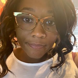 Meet your Posher, Gina